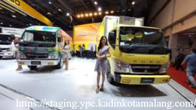Pendidikan Vokasi KTB Serahkan Fuso Colt Diesel